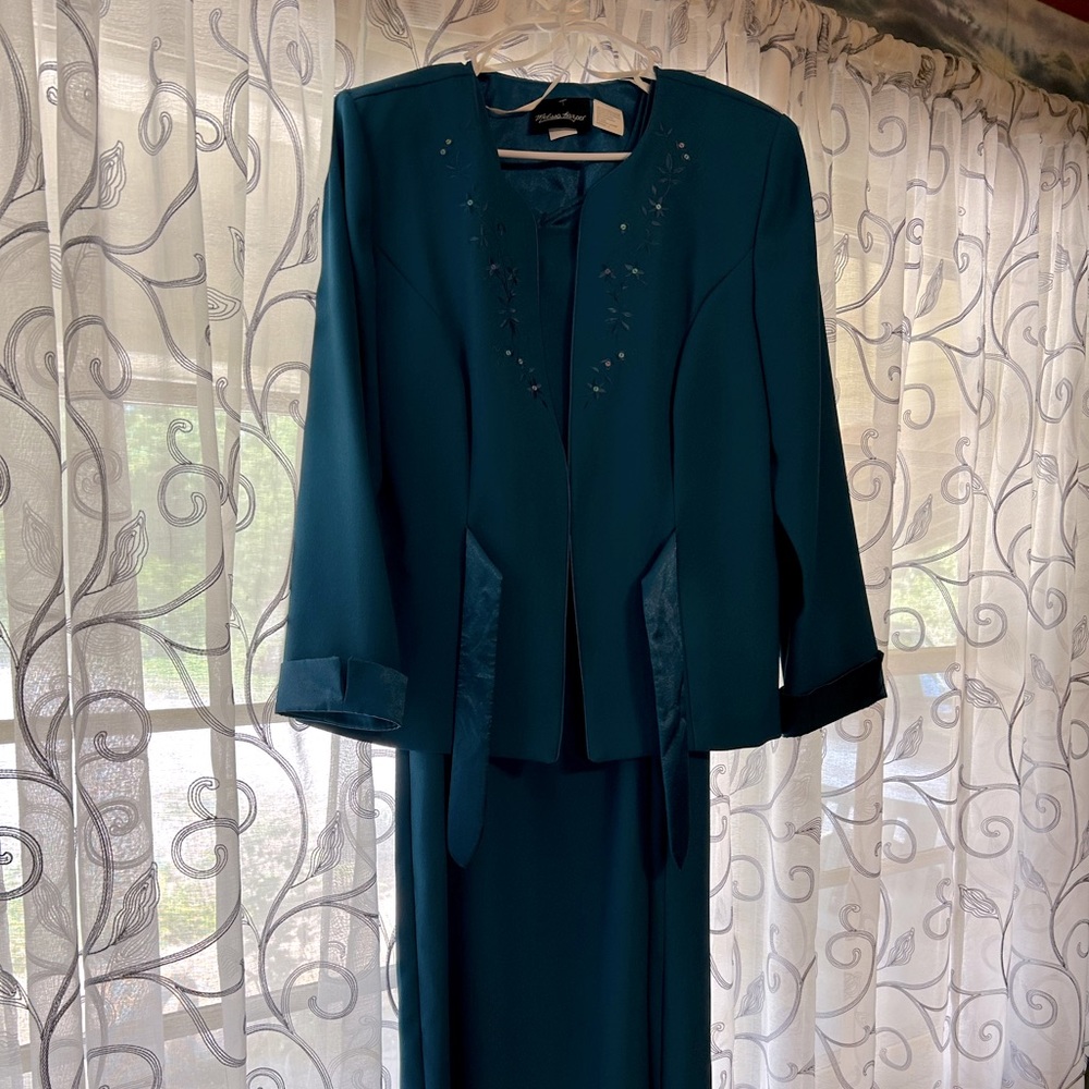 Mother/ Grandmother Size 14 Teal longer dress.  Ankle length.